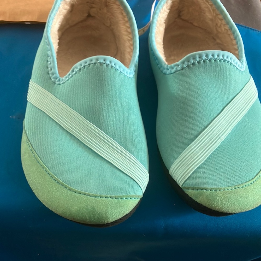 Koz kicks Aqua Slip-On Shoes small